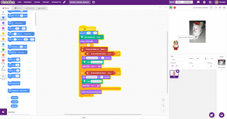 Screenshot der PictoBlox-Programmierumgebung mit einem Beispielskript